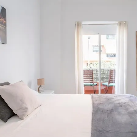 Lovely 3-bedroom With Balcony Apartment Alicante