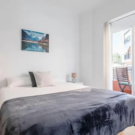 Apartment Lovely 3-bedroom With Balcony *