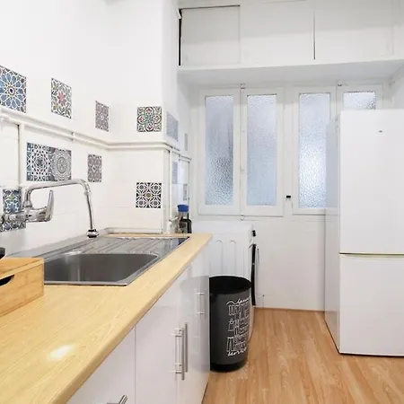 Lovely 3-bedroom With Balcony *