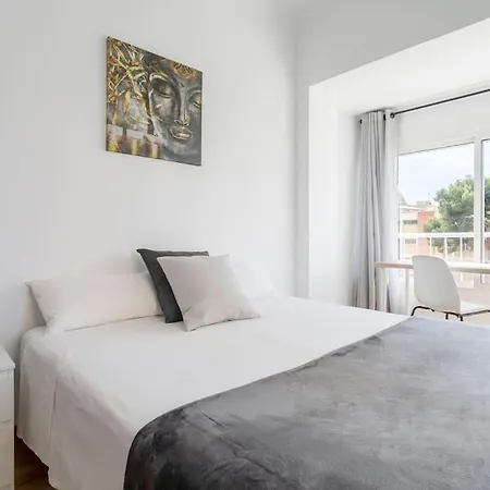 Lovely 3-bedroom With Balcony