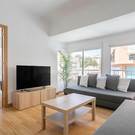 Lovely 3-bedroom With Balcony *