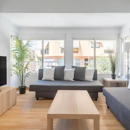 Lovely 3-bedroom With Balcony Apartment *